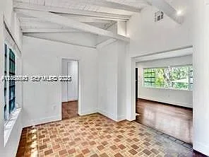400 NE 86th St — Photo 21