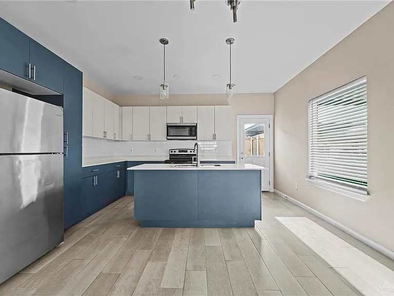 5700 Swallow Ave #4 — Photo 9