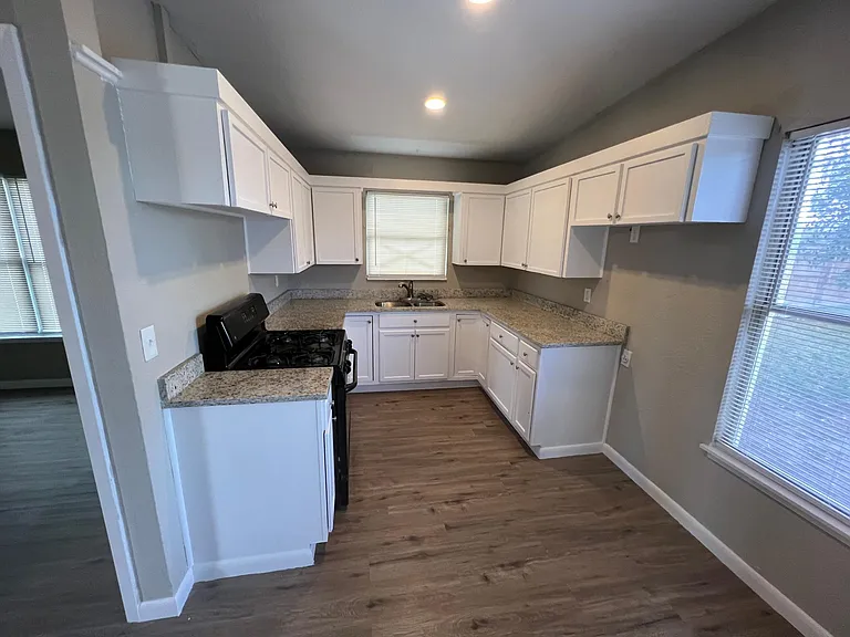 4845 Concord St — Photo 8