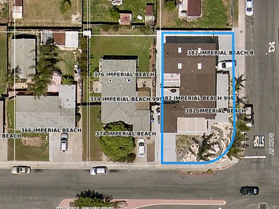 Corner lot, 2 driveways, parking for 5!