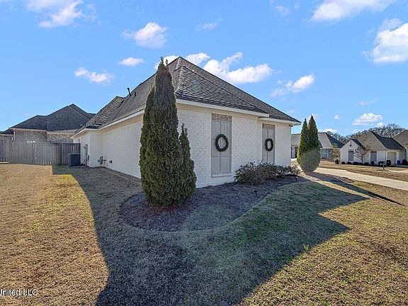 3rd image of 200 Dunbar Trl