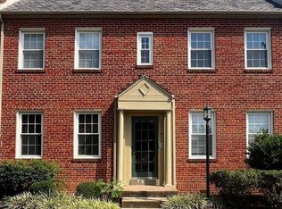 7 Russell Rd APT A, Alexandria, VA 22301