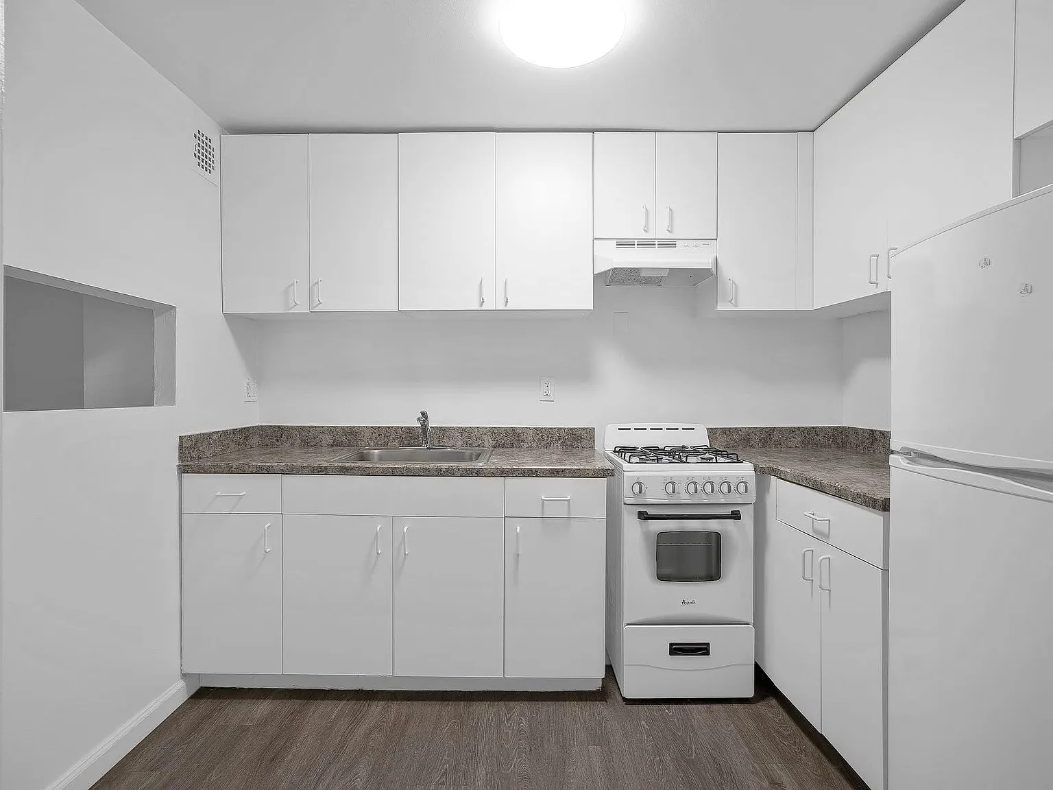 88 Fulton Street — Photo 4