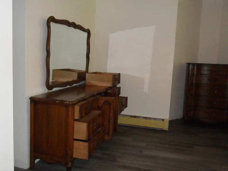 Apt 1 - BR 1 - dressers