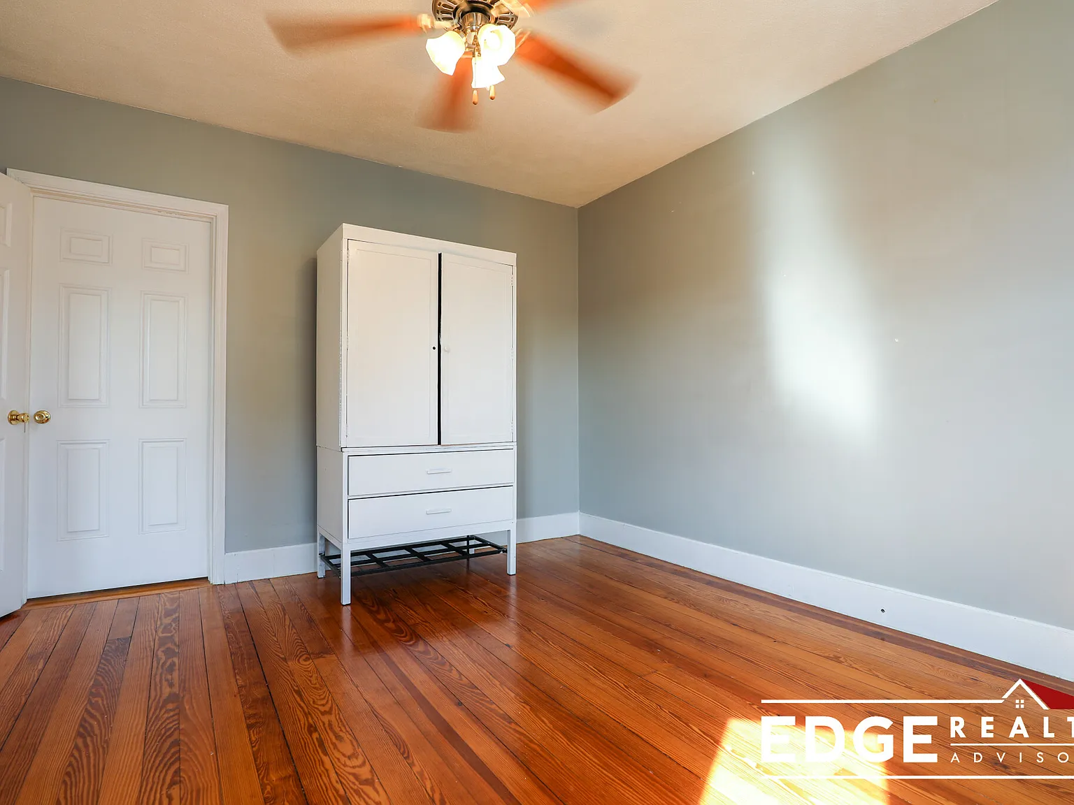 4 bed, 1.0 bath, $3,200 — Photo 4