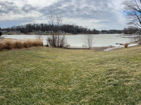 1275 Greenfield Dr, Willard, OH 44890