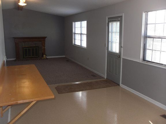 3rd image of 5121 Mason Hills Ct