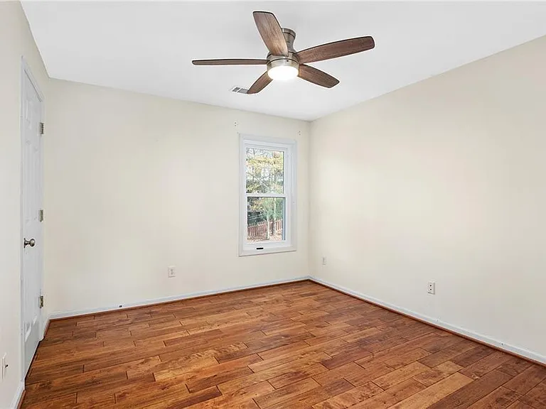 560 Kimball Crest Ct — Photo 32