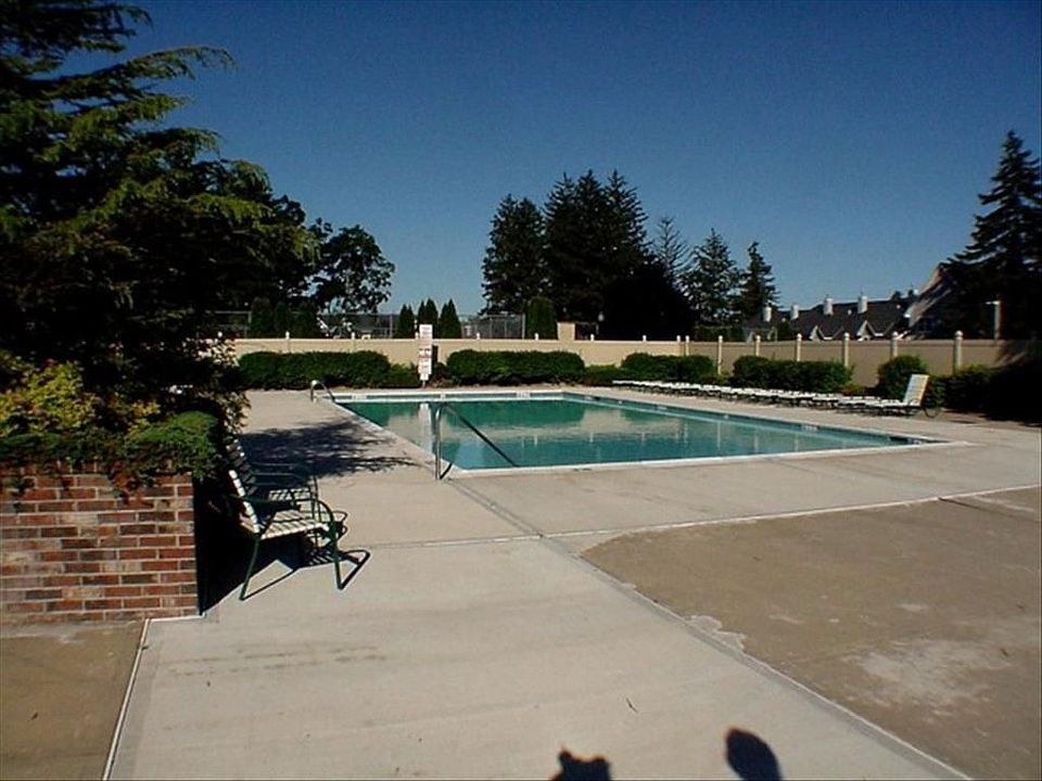 2nd image of 32 Sprucewood Blvd