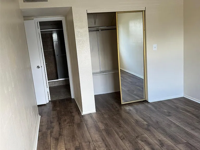 1407 NE 56th St #201 — Photo 17