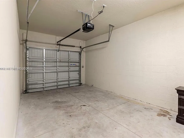 1240 Eucalyptus Dr #2 — Photo 10
