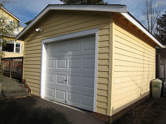 1 Car Garage w/ work space