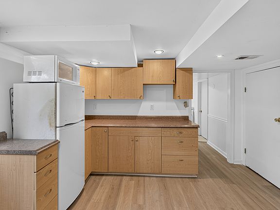 5th image of 2338 Belleview Ave