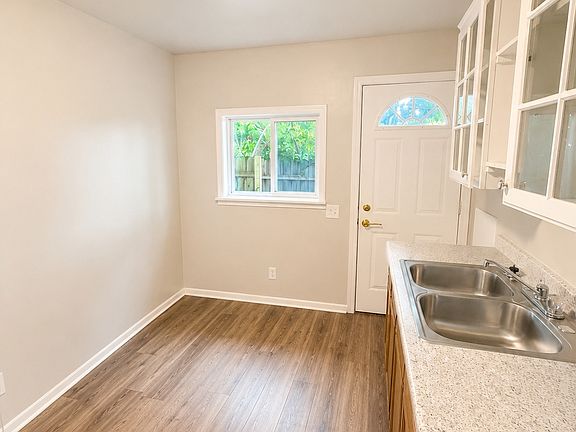 5th image of 5402 75th St #3