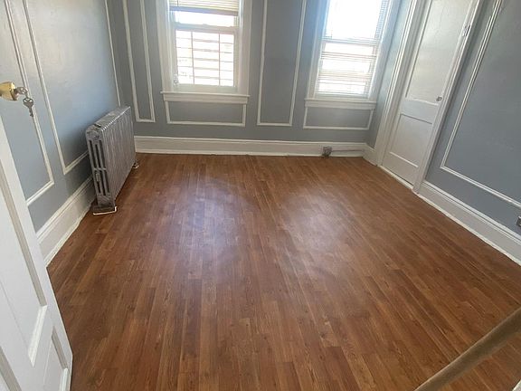 3rd image of 17718 106th Ave Floor 2