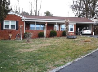 521 Rosser Ave, Waynesboro, VA 22980