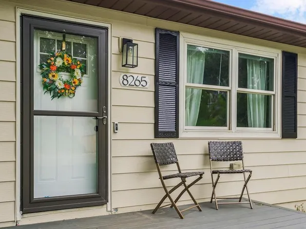 8265 Hill Cir, De Soto, KS 66018