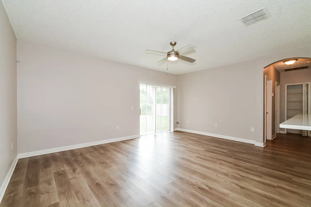 3 bed, 2.0 bath, 1335 sqft, $1,770 — Photo 4