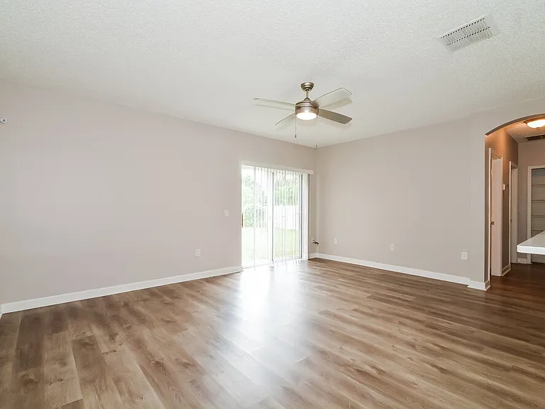 627 Cotulla Dr — Photo 4