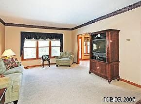 3rd image of 218 Manor Ct