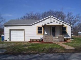 1301 Sophia St, Carthage, MO 64836