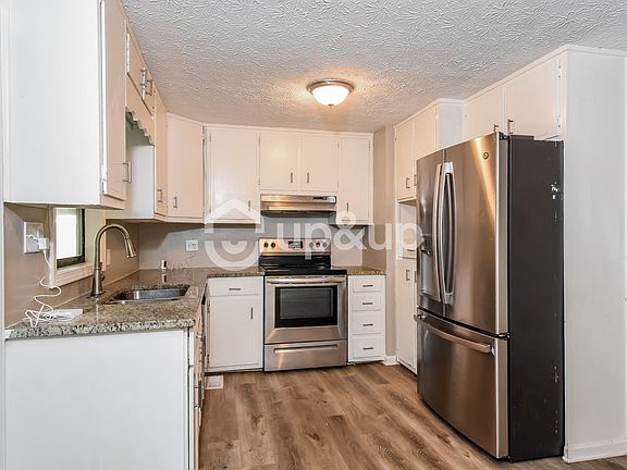 4th image of 3636 Shrewsbury Ct