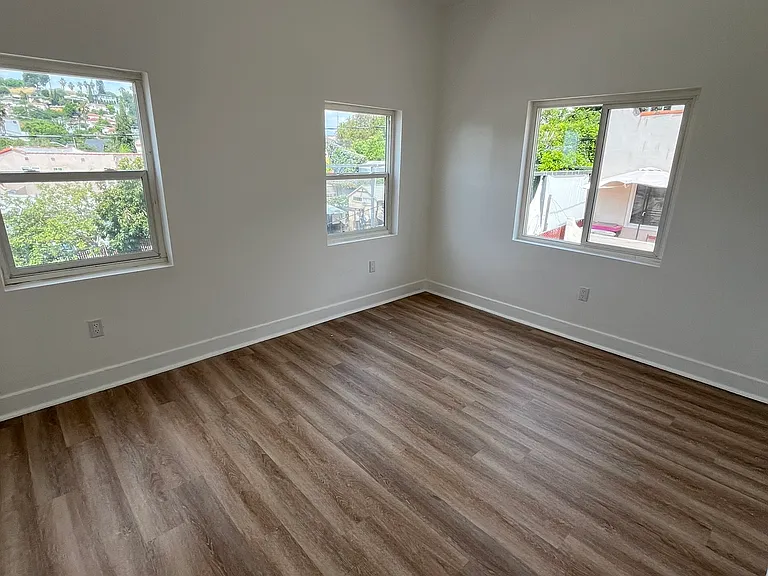 1044 N Townsend Ave #1046-1/2 — Photo 10