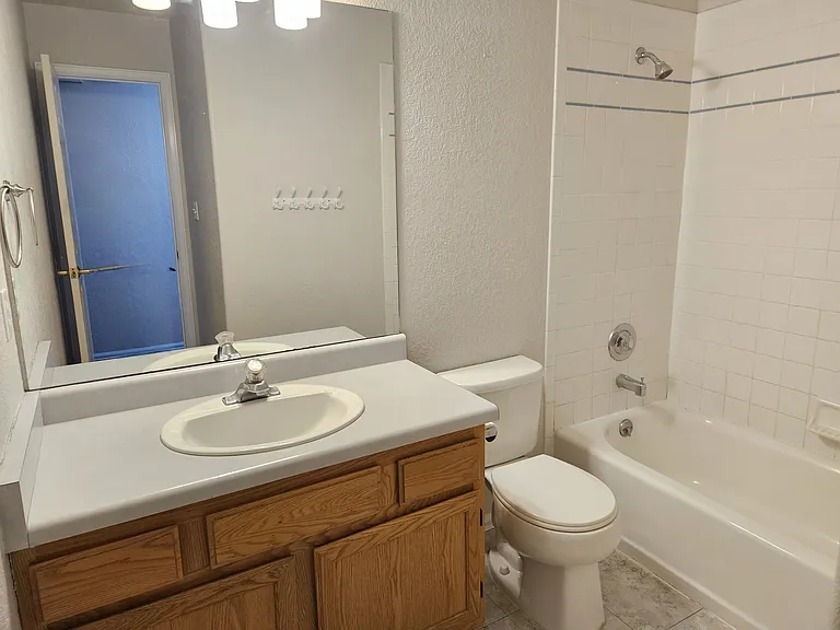 255 W Gloucester Cir — Photo 8