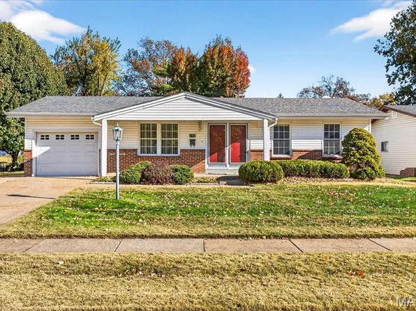 575 Candle Light Ln, Hazelwood, MO 63042