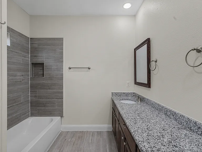 2103 Oliver St — Photo 16