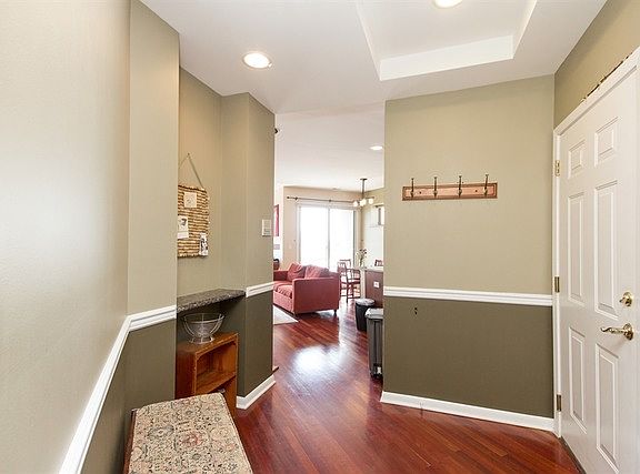 3rd image of 4919 N Lincoln Ave APT 2