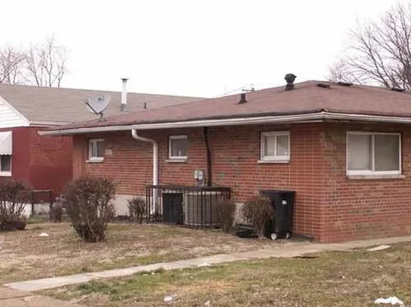 5871 Roosevelt Pl, Saint Louis, MO 63120