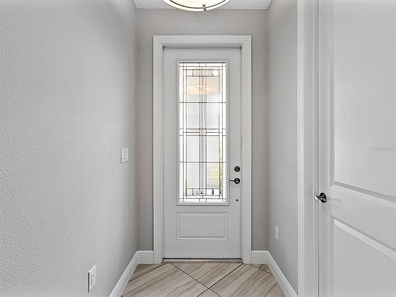 3rd image of 4927 Carova Way
