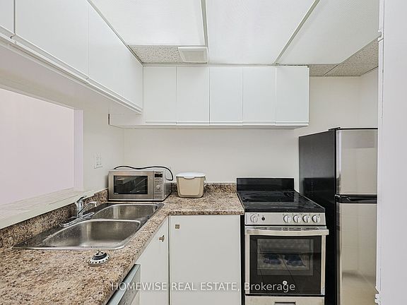 3rd image of 485 Kingston Rd #705