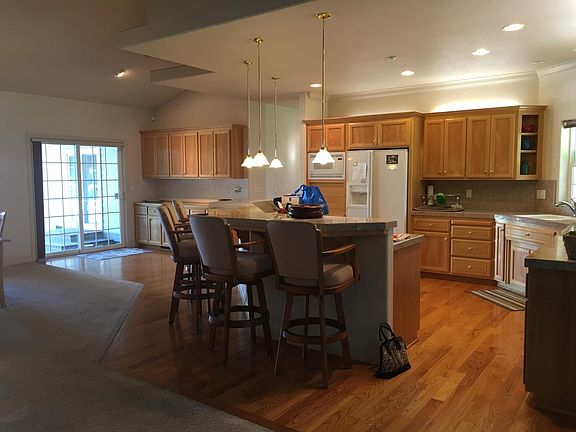 Kitchen/dining room open floor plan.