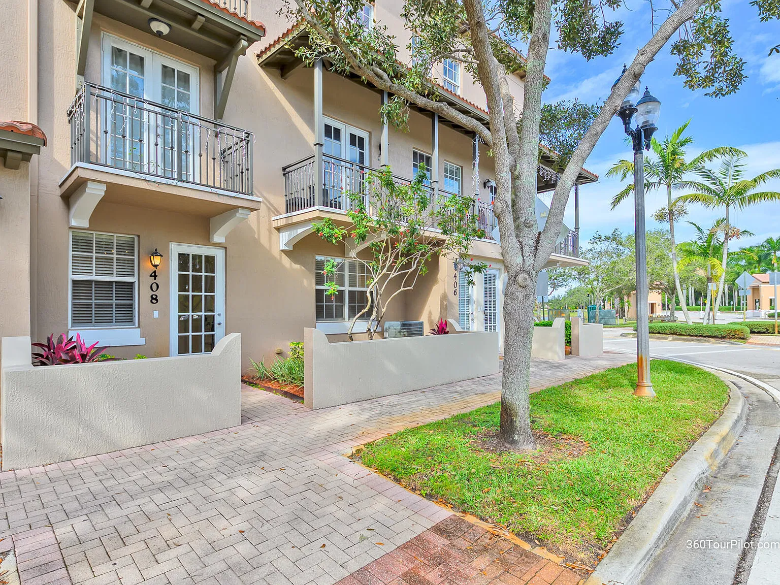 3 bed, 2.0 bath, 1318 sqft, $2,850 — Photo 1