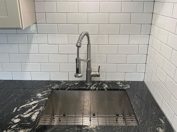 4th image of 200 Breckenridge St #1