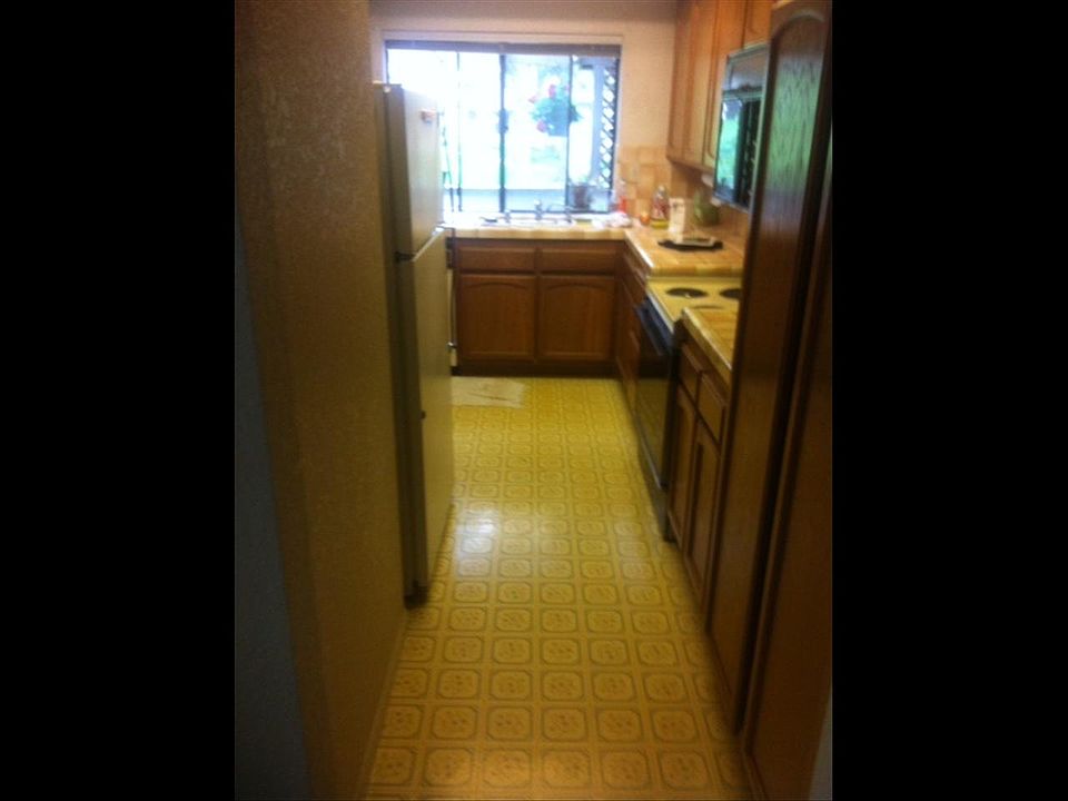 1st image of 4571 Chateau Dr