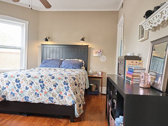 4th image of 5322 N Sawyer Ave APT 3