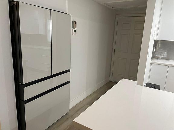 4th image of 250 NE 20th Street #210