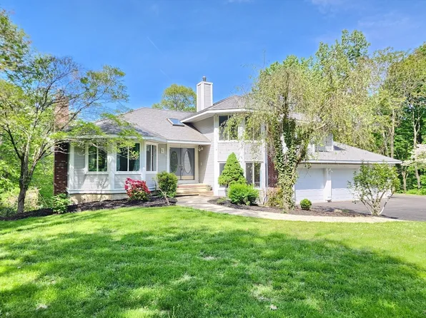 35 Linda St, Westborough, MA 01581