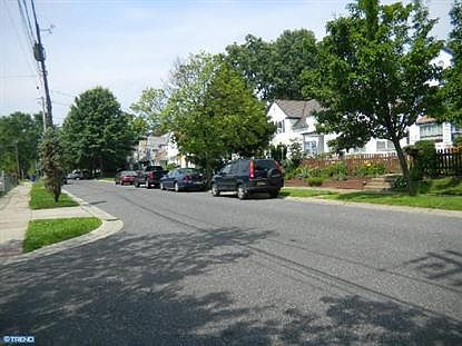 4th image of 3121 W Court Ave