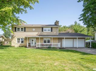 290 Cragmor Dr, Clinton, IA 52732