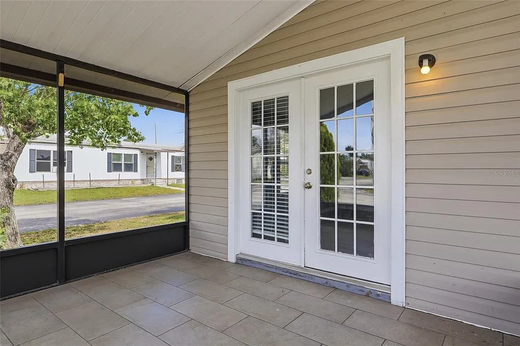 3 bed, 2.0 bath, 1040 sqft, $1,800 — Photo 3