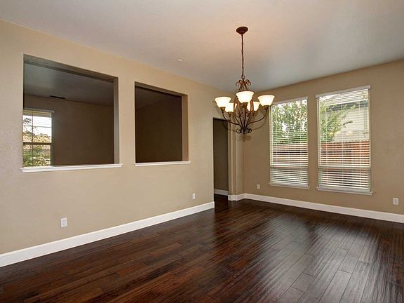 5th image of 3520 Black Oak Dr