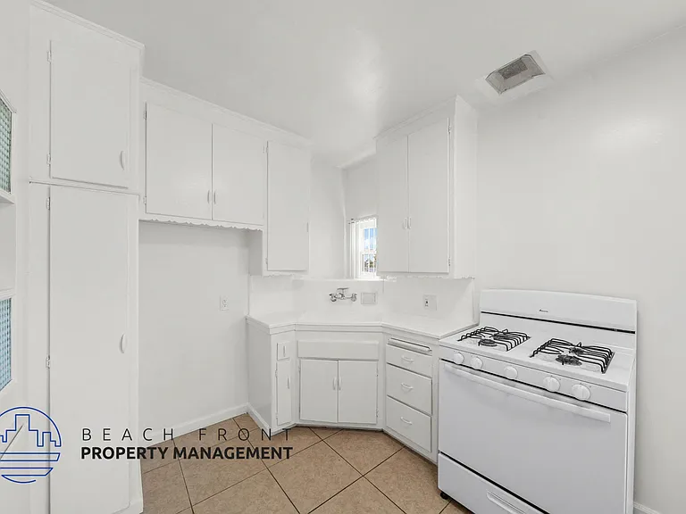 5626-5628 Edgemar Ave — Photo 15