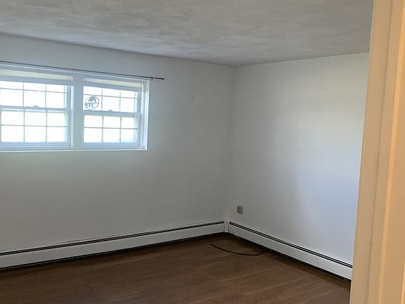 5th image of 135 Willard St APT 1