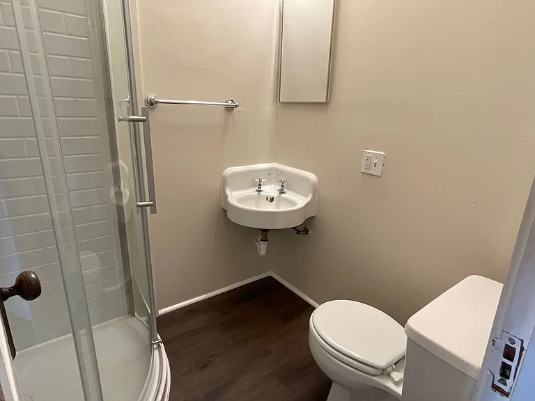 1304 Bay St #8 — Photo 12