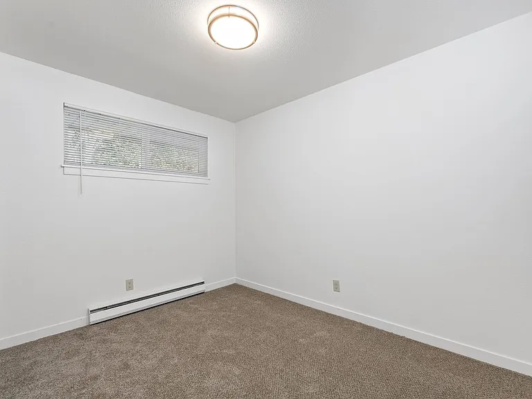 913 Harrington Ave NE — Photo 31