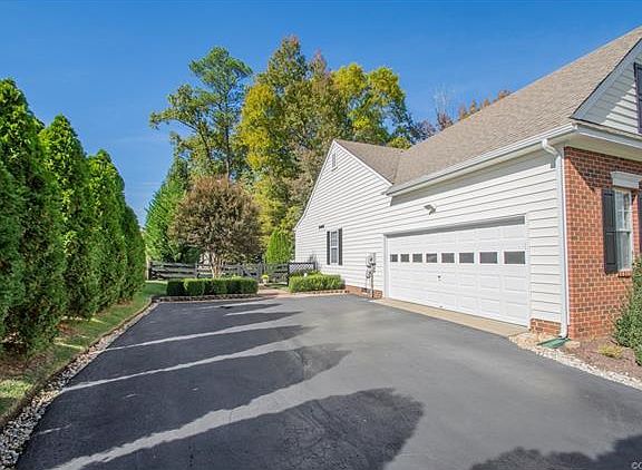 3rd image of 9395 Colvincrest Dr